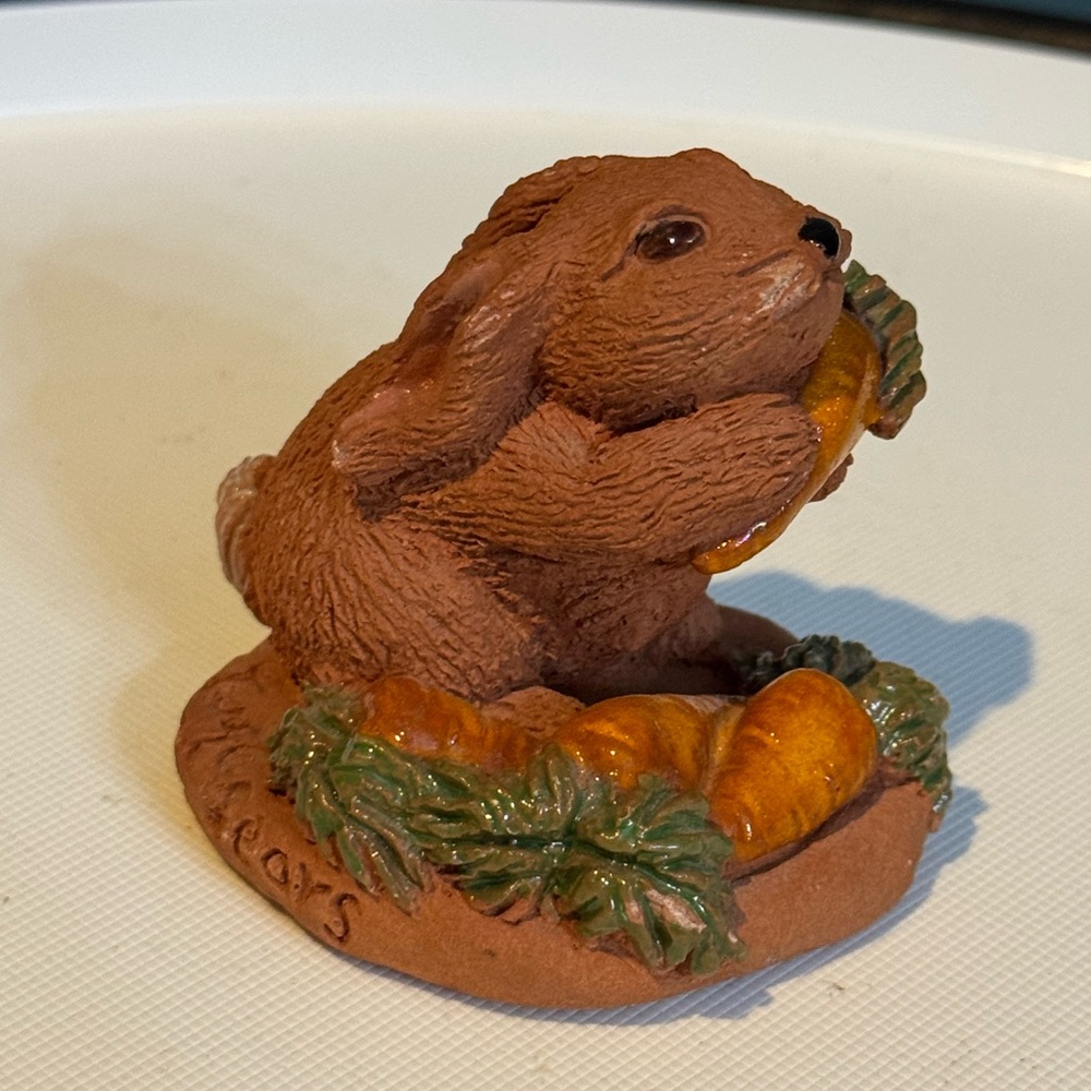 Vintage 1978 June Sears terracotta , Bunny Rabbit w/ Carrots, 2.25" tall